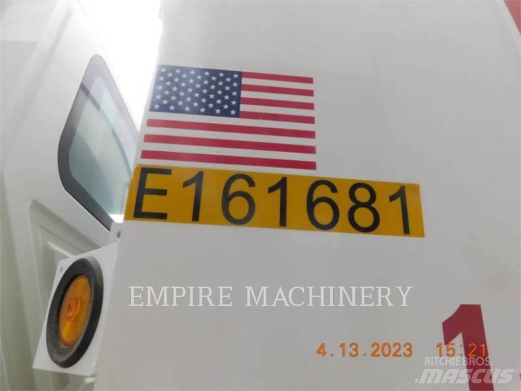 International 2K TRUCK Cisterna