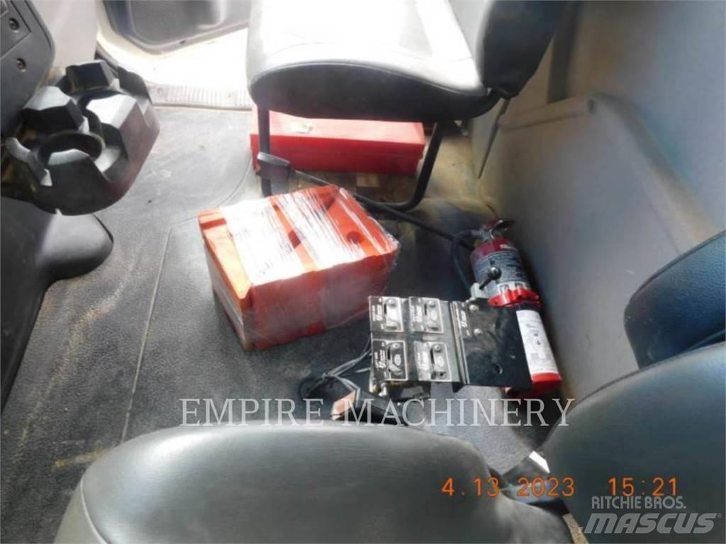 International 2K TRUCK Cisterna