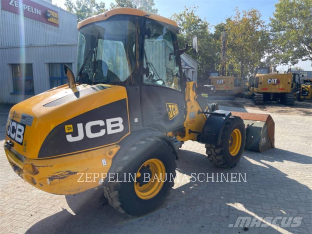 JCB 406 Pale gommate