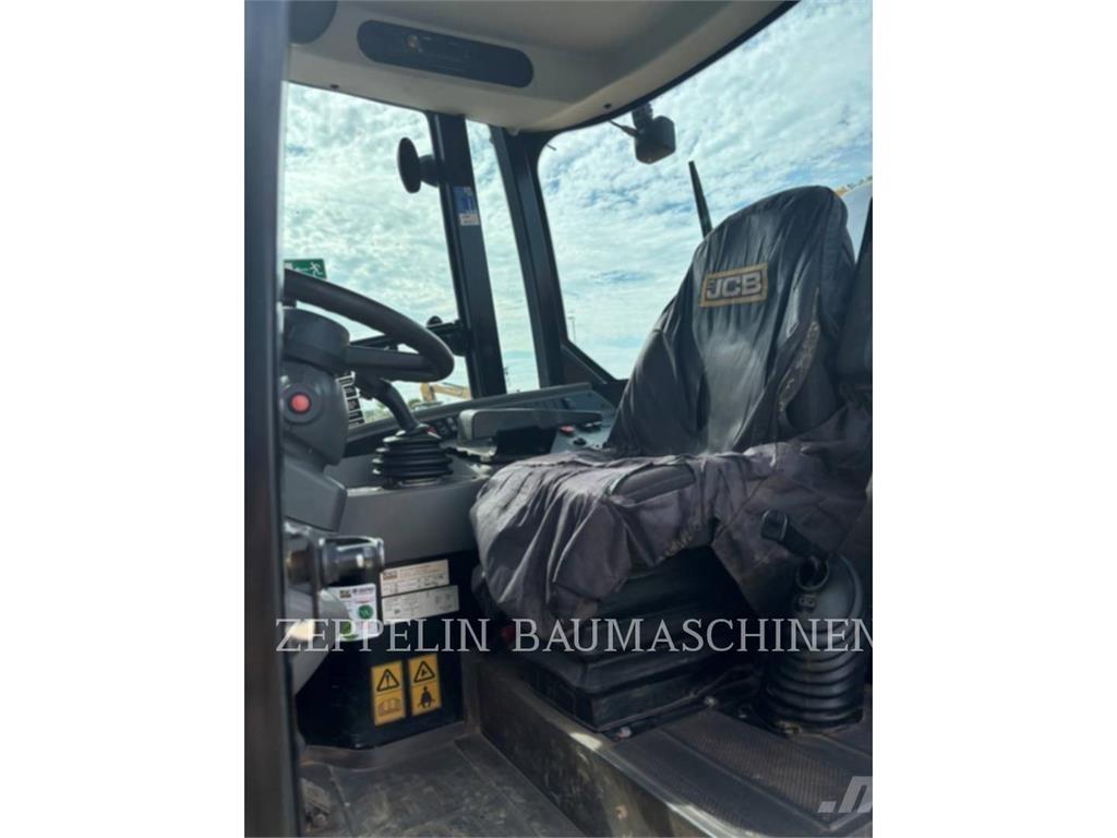 JCB 409 Pale gommate