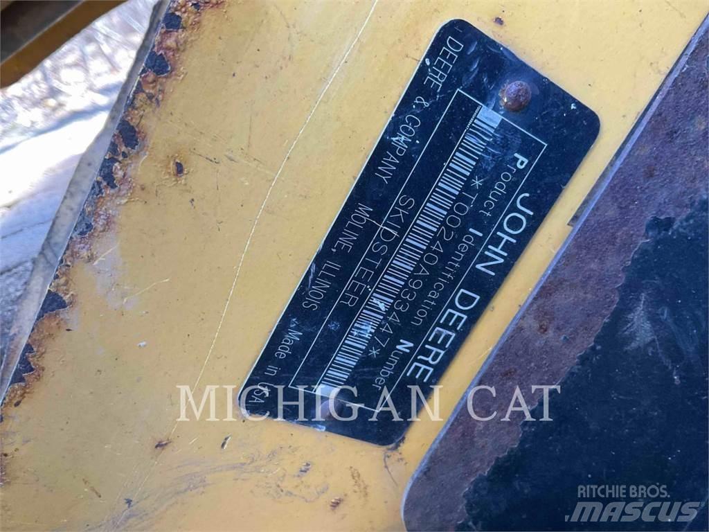 John Deere 240 Mini Pale Gommate
