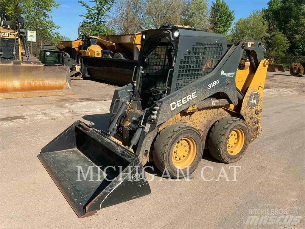 John Deere 318G Mini Pale Gommate