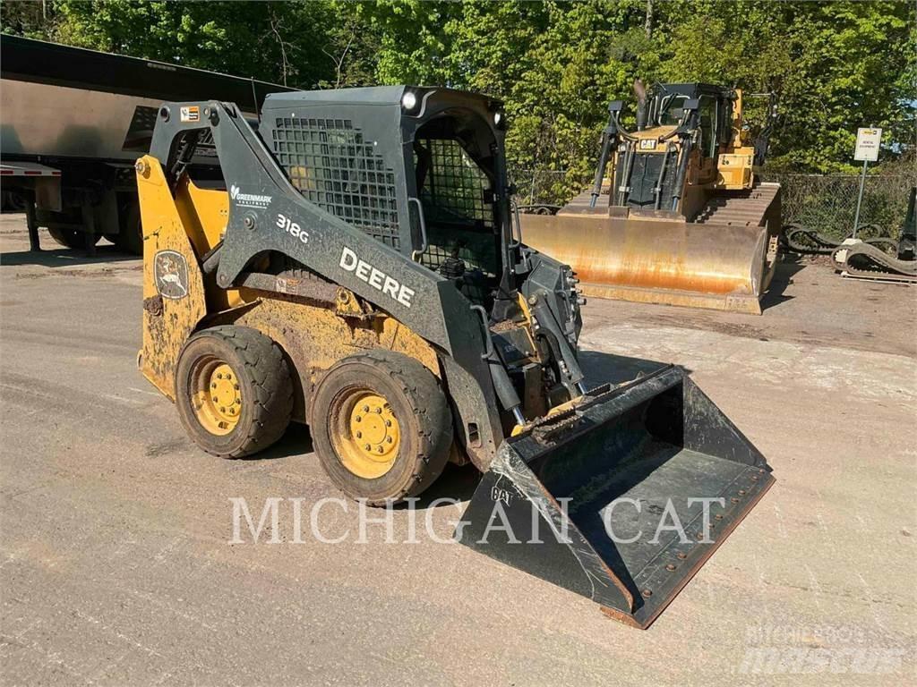 John Deere 318G Mini Pale Gommate