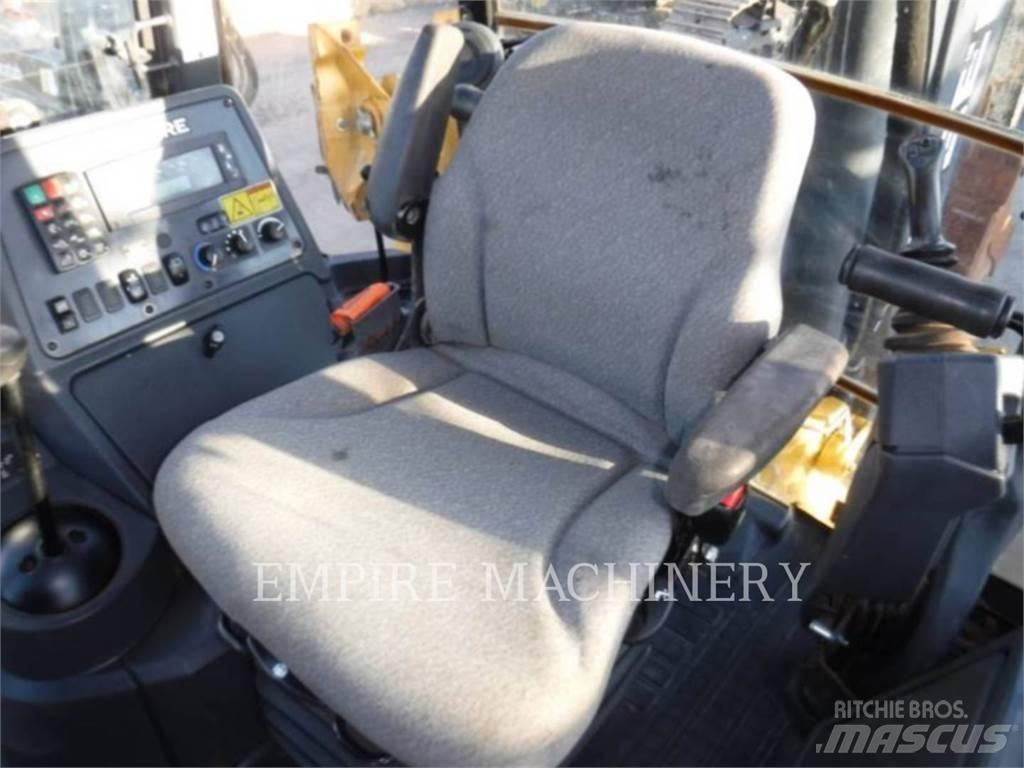 John Deere 410L Terne
