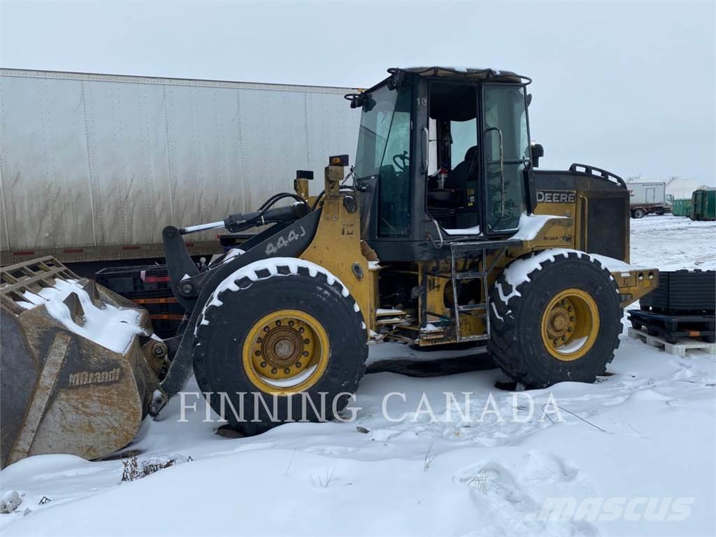 John Deere 444J Pale gommate