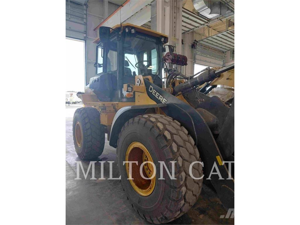 John Deere 524P Pale gommate