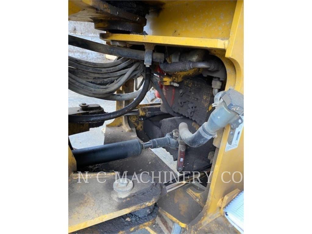 John Deere 544J Pale gommate