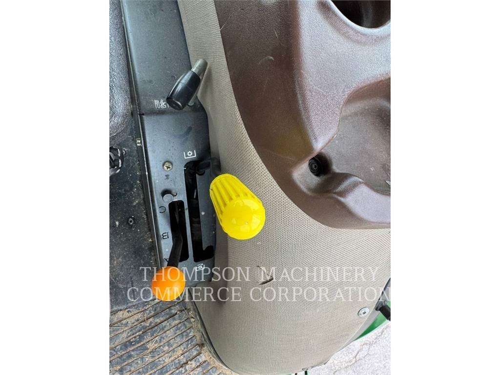 John Deere 6115D Trattori
