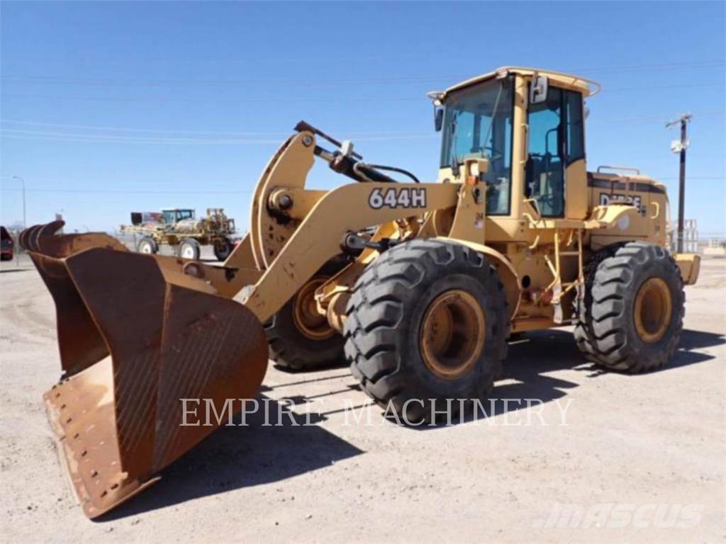 John Deere 644H Pale gommate