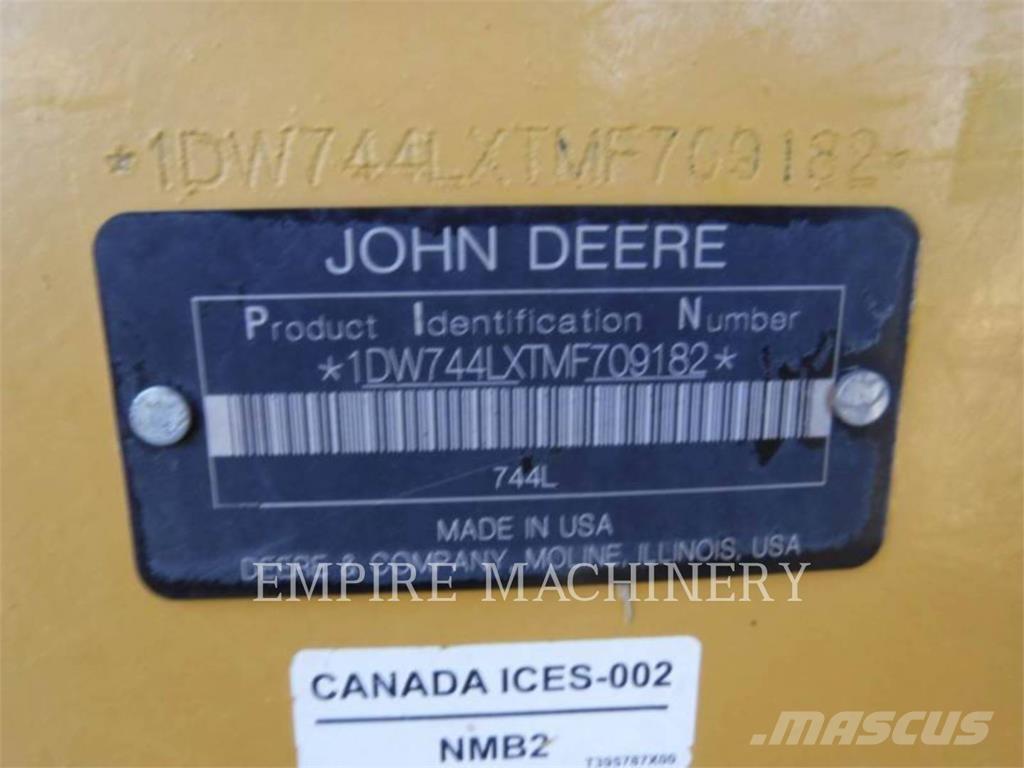 John Deere 744L Pale gommate