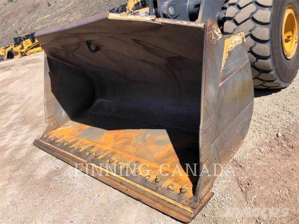 John Deere 824K Pale gommate