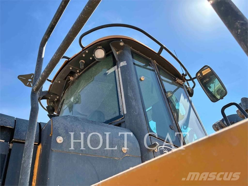 John Deere 844K III Pale gommate