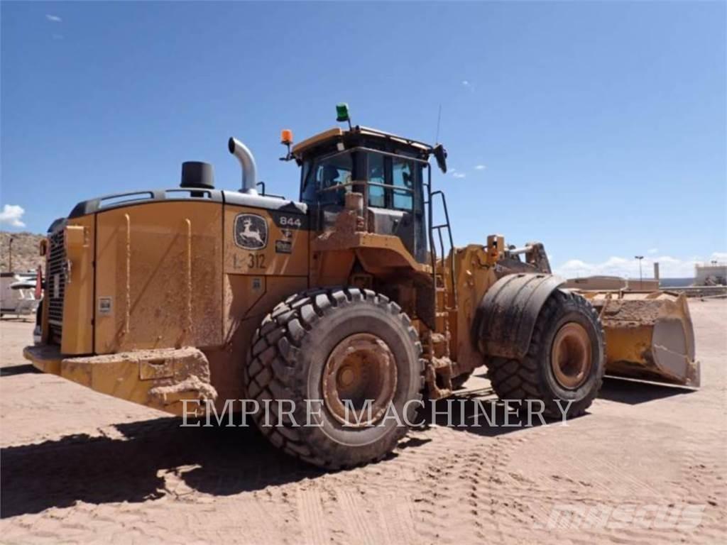 John Deere 844P Pale gommate