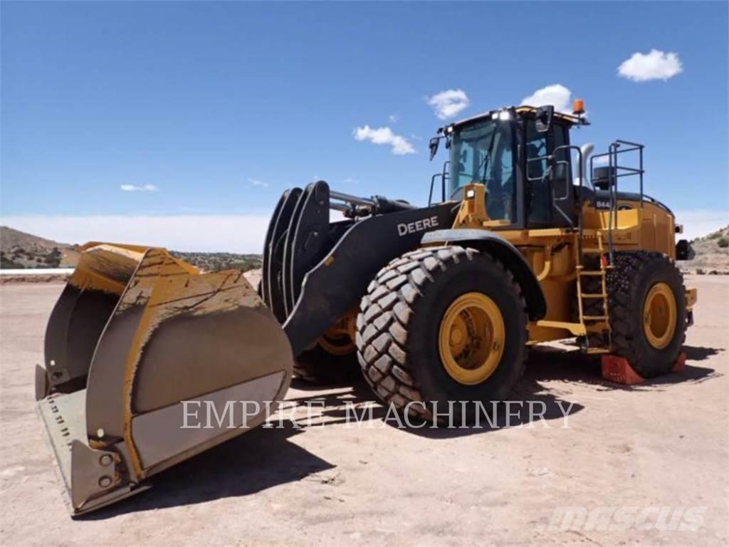 John Deere 844P Pale gommate