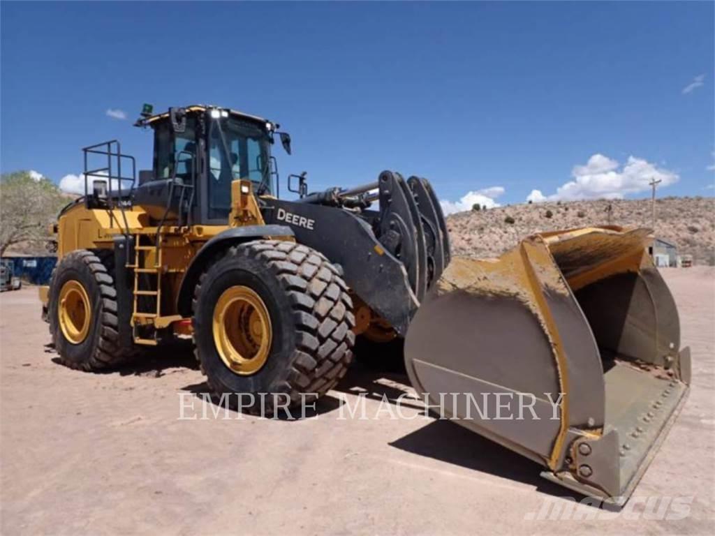 John Deere 844P Pale gommate