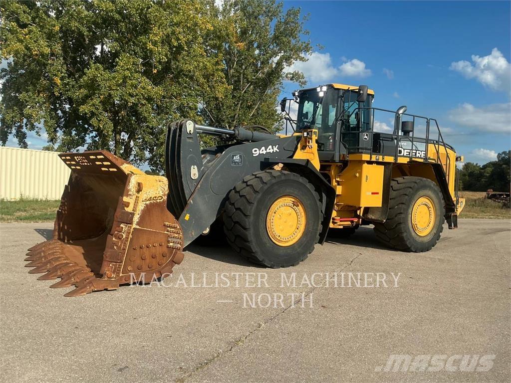 John Deere 944K Pale gommate