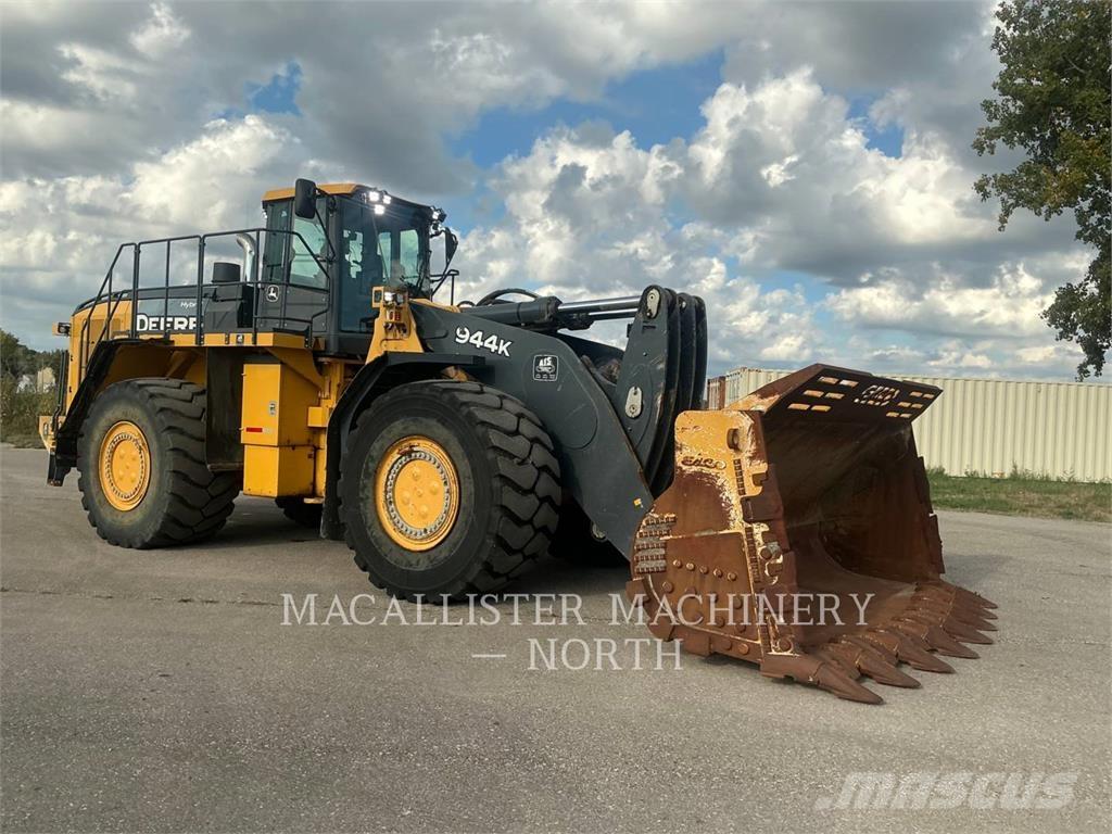 John Deere 944K Pale gommate