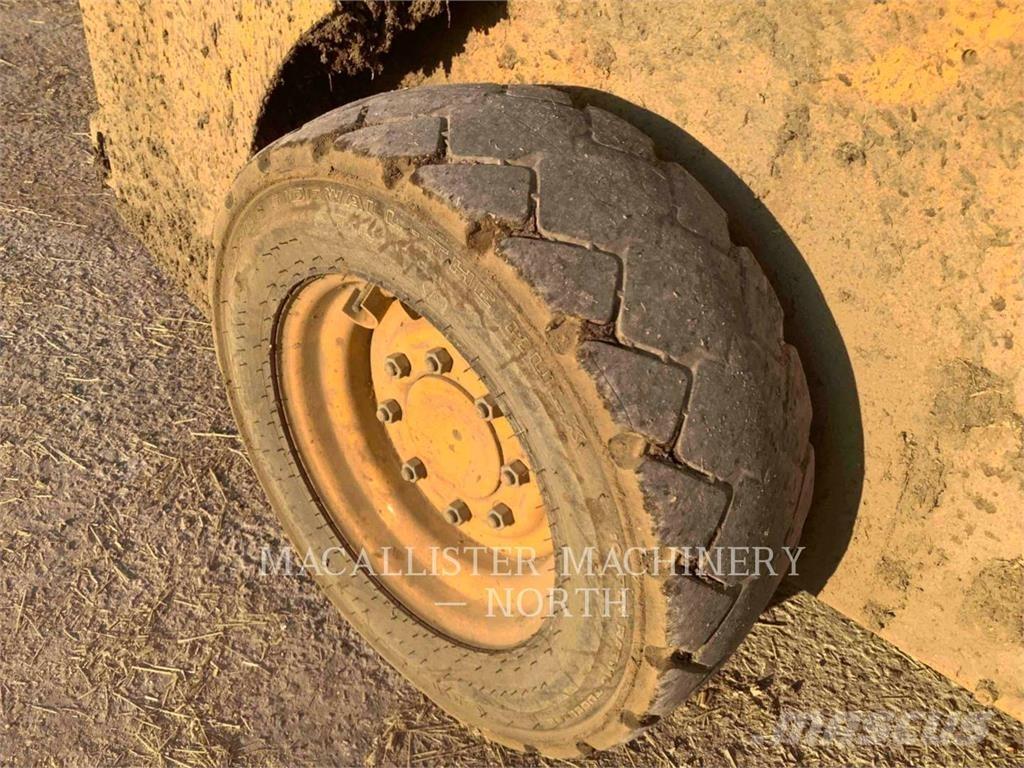 John Deere & CO. 318G Mini Pale Gommate