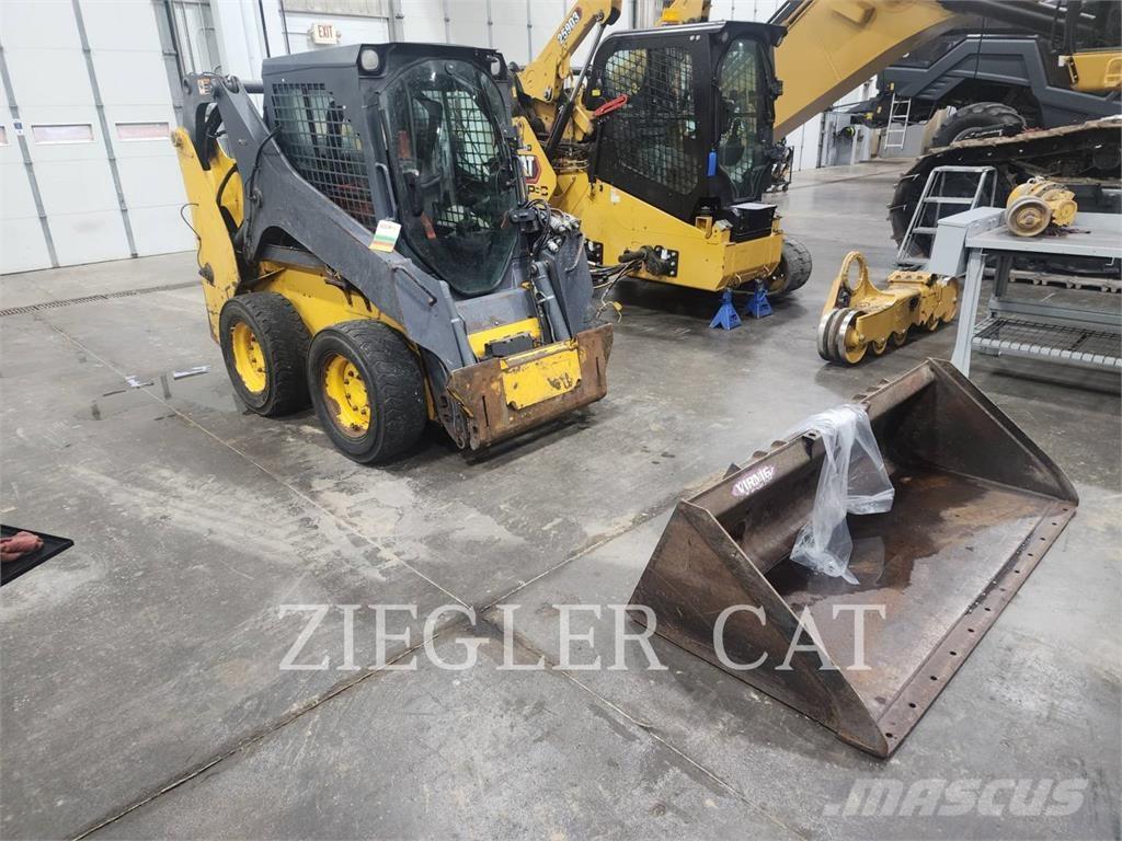 John Deere & CO. 318G Mini Pale Gommate