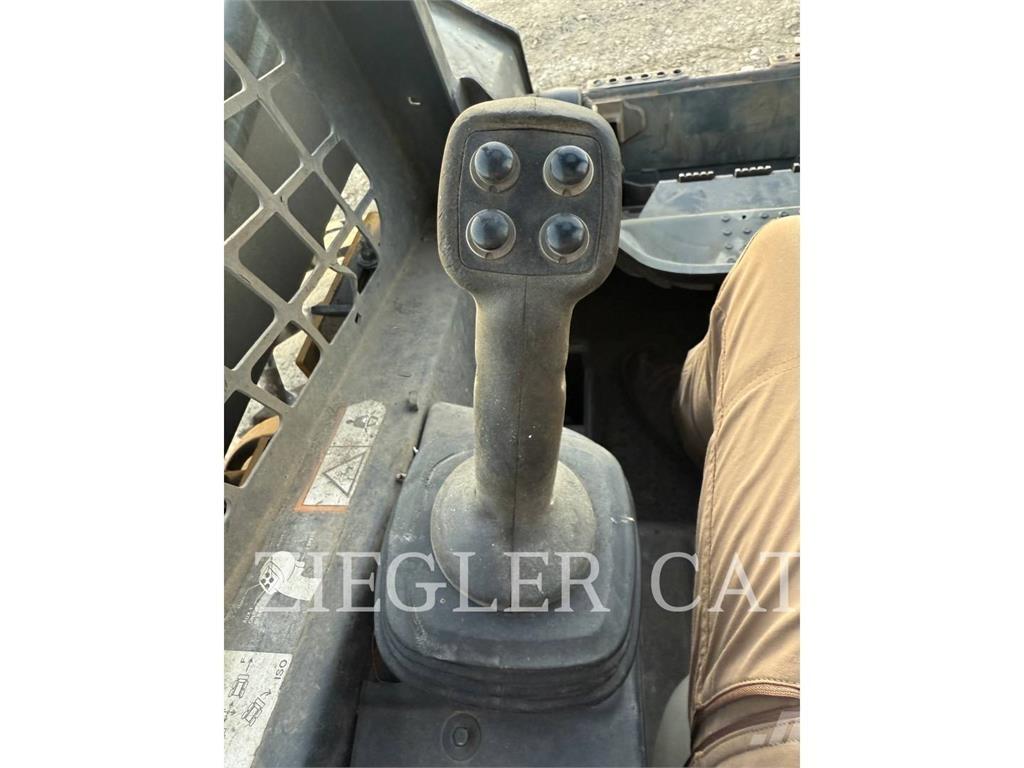 John Deere & CO. 320 D Mini Pale Gommate