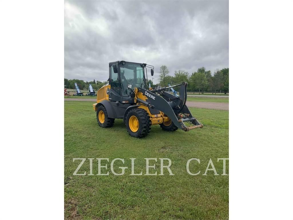 John Deere & CO. 324L Pale gommate
