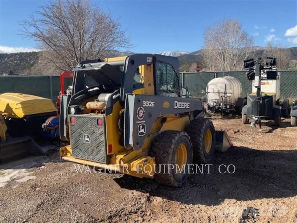 John Deere & CO. 332E Mini Pale Gommate