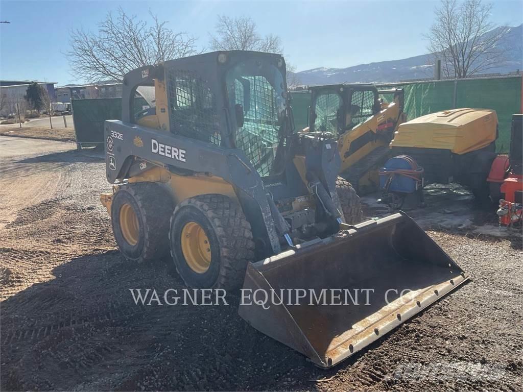 John Deere & CO. 332E Mini Pale Gommate