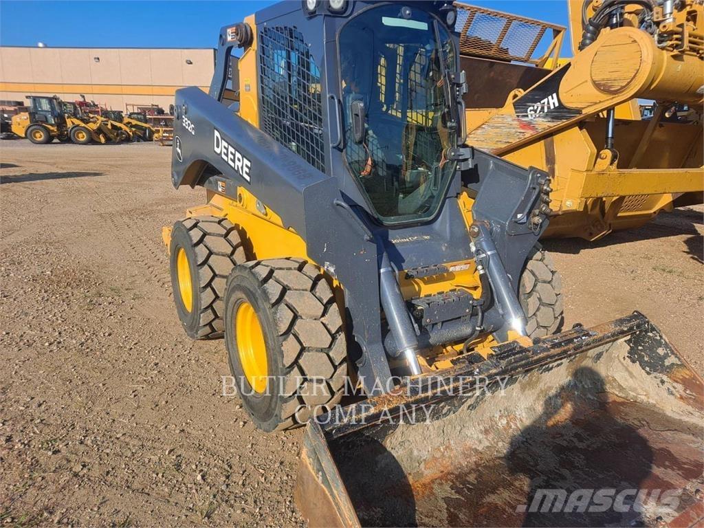 John Deere & CO. 332G Mini Pale Gommate