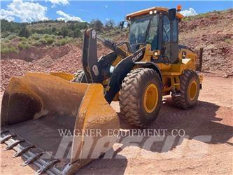 John Deere & CO. 544P Pale gommate