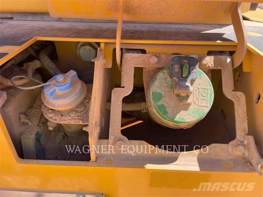 John Deere & CO. 544P Pale gommate