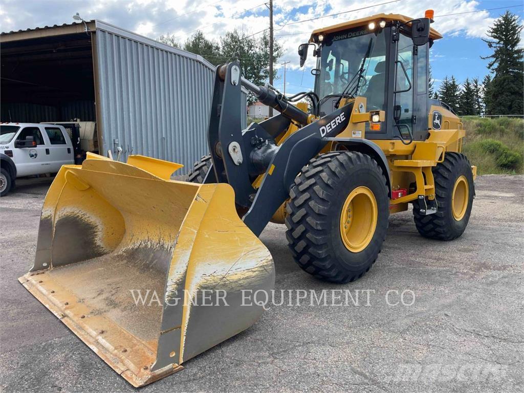 John Deere & CO. 544P Pale gommate