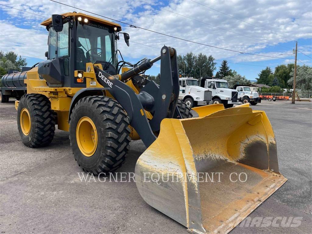 John Deere & CO. 544P Pale gommate