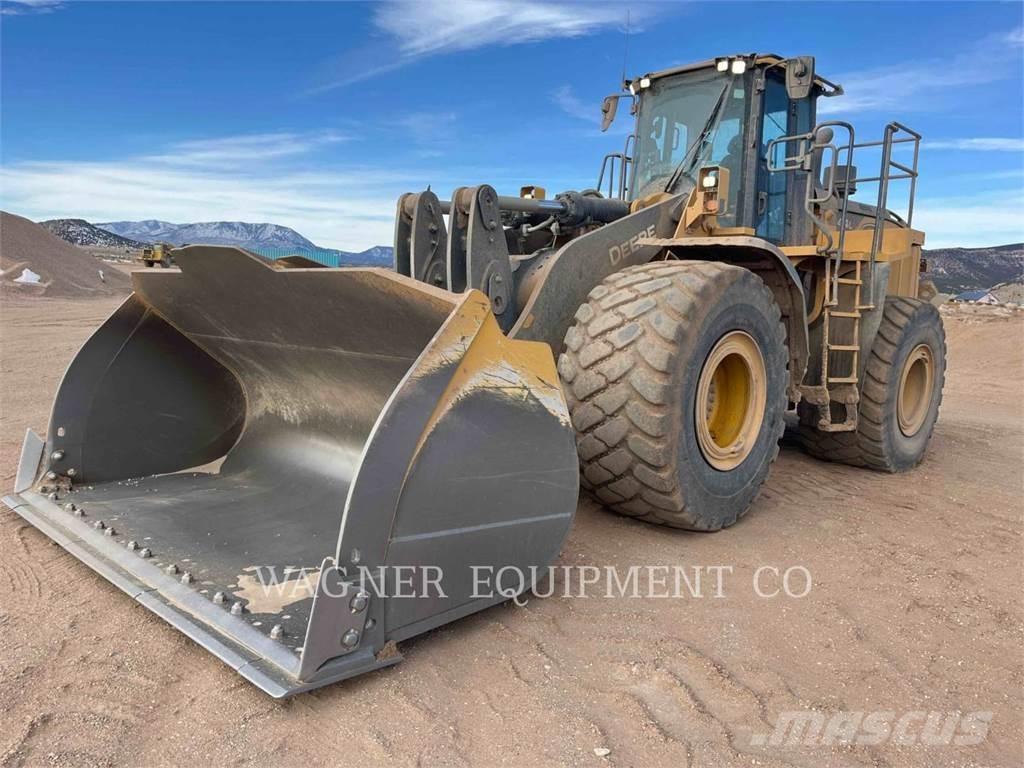 John Deere & CO. 844L Pale gommate