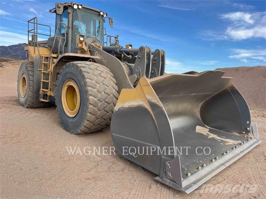 John Deere & CO. 844L Pale gommate