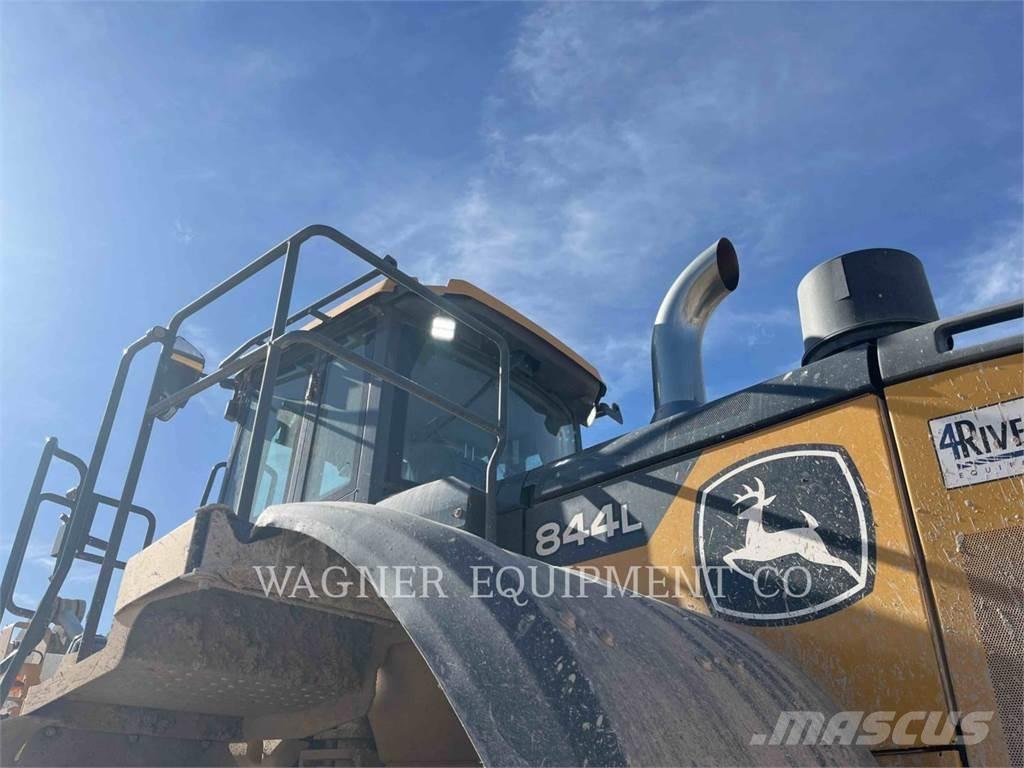 John Deere & CO. 844L AG Pale gommate