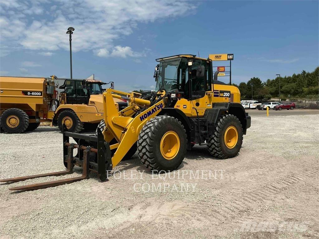 Komatsu WA200-8 Pale gommate