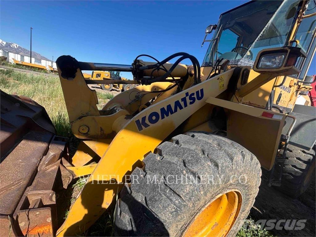 Komatsu WA250-5L Pale gommate