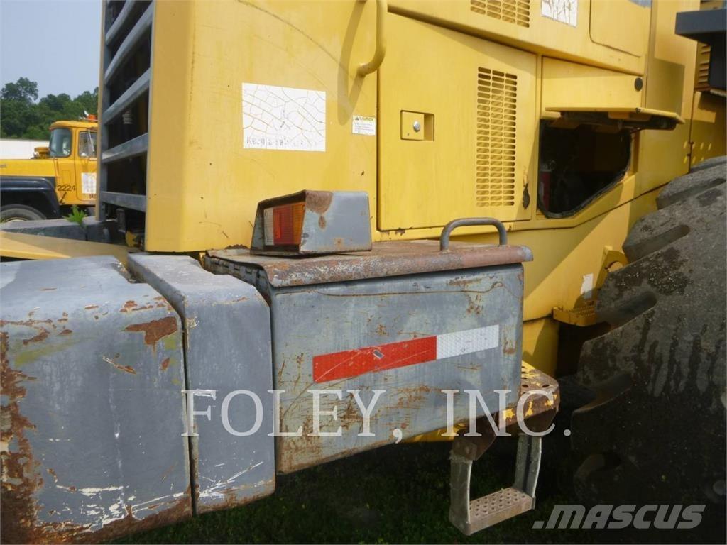 Komatsu WA500-3 Pale gommate