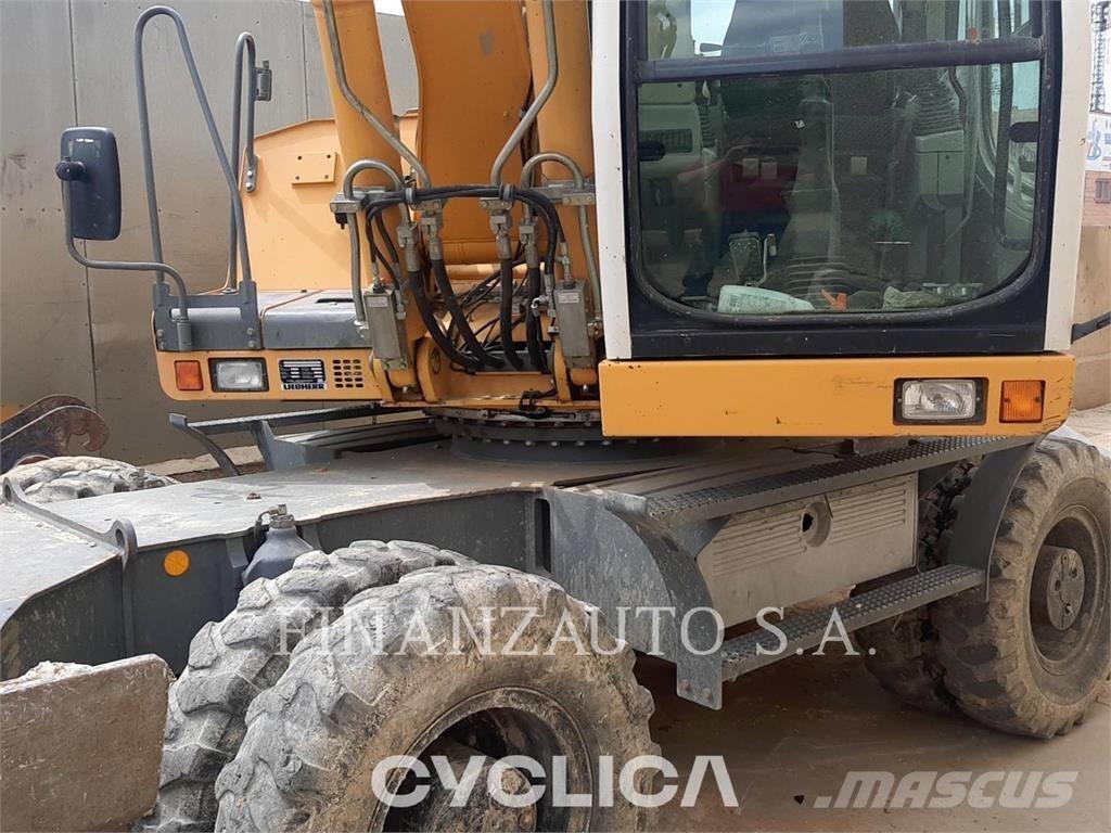 Liebherr A900 Escavatori gommati