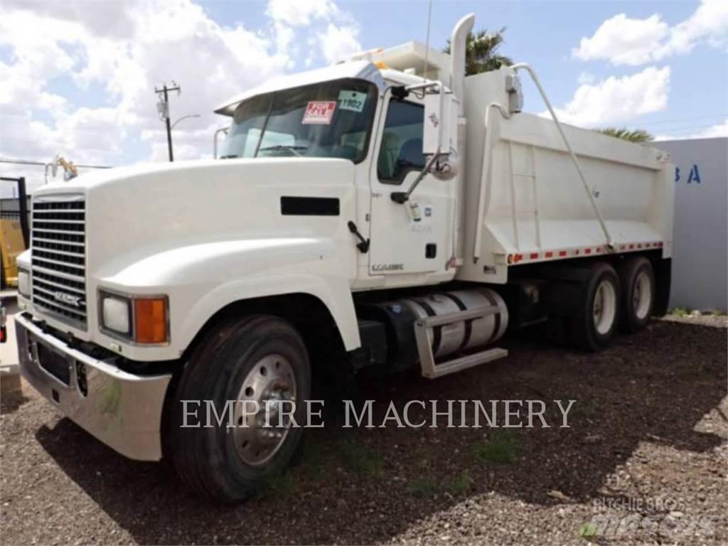 Mack CHU613 Cisterna