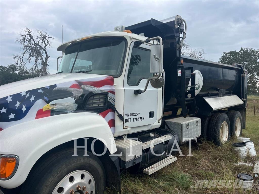 Mack GRANITE CV713 Camion altro