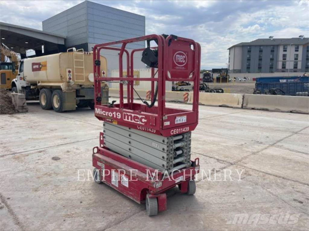 MEC MICRO 19 Piattaforme a braccio articolato