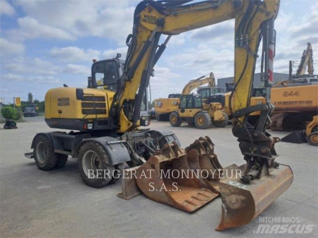 Neuson EW100 Escavatori gommati