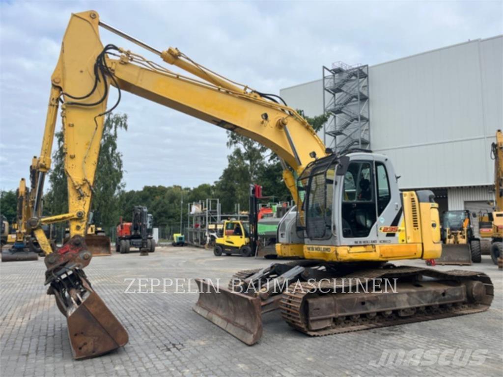 New Holland E235 Escavatori cingolati