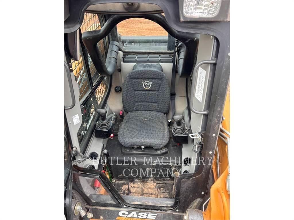 New Holland TV370B Pale cingolate
