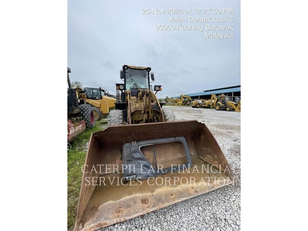 SEM MACHINERY SEM636D Pale gommate