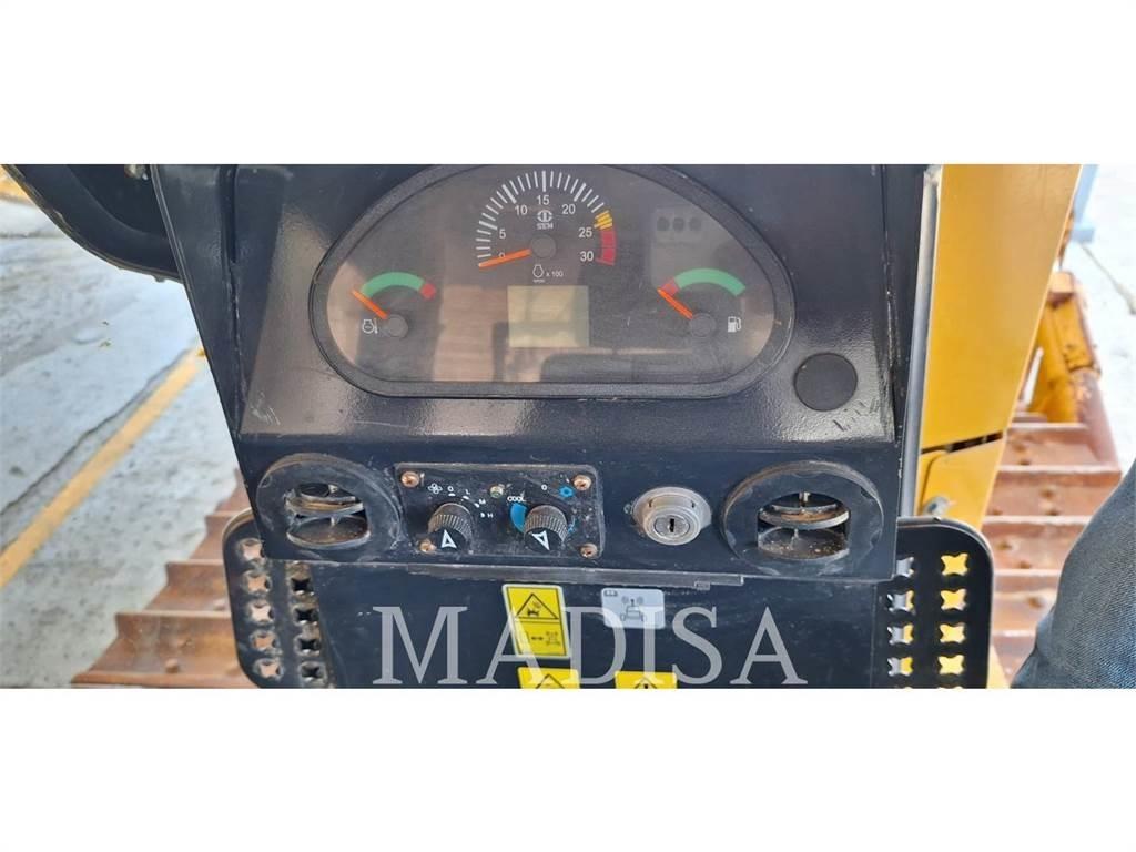 SEM MACHINERY SEM822D Dozer cingolati