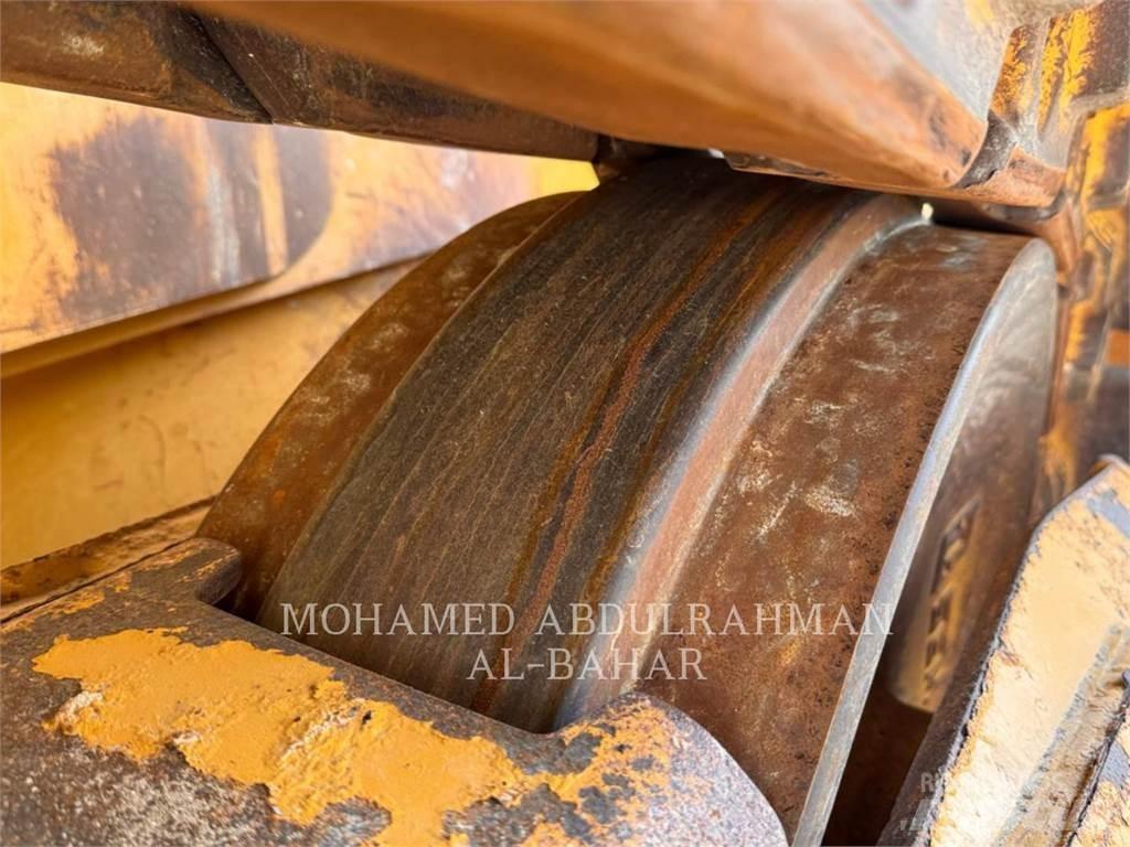 SEM MACHINERY SEM832 Dozer cingolati