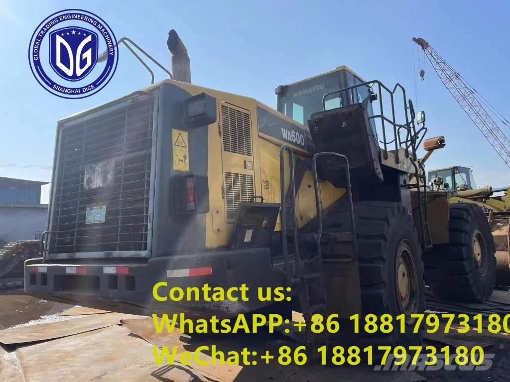Komatsu WA 600-6 Pale gommate