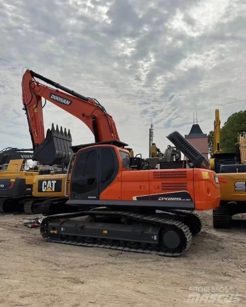 Doosan DX 225 Escavatori cingolati